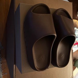 Yeezy Slides Flax Size 10